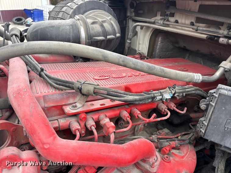 image for item EN0903 2014 Volvo Truck VNL semi truck