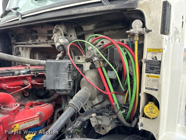 image for item EN0903 2014 Volvo Truck VNL semi truck