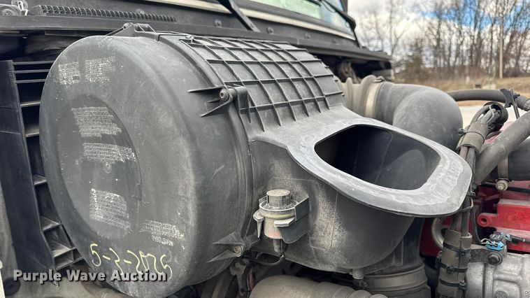 image for item EN0903 2014 Volvo Truck VNL semi truck