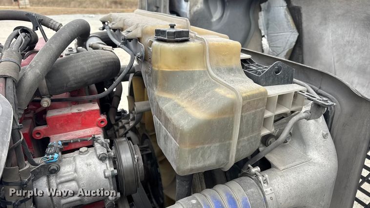 image for item EN0903 2014 Volvo Truck VNL semi truck