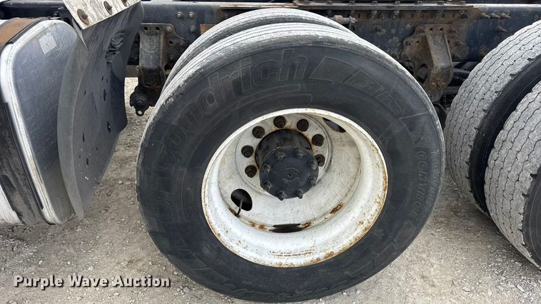 image for item EN0903 2014 Volvo Truck VNL semi truck