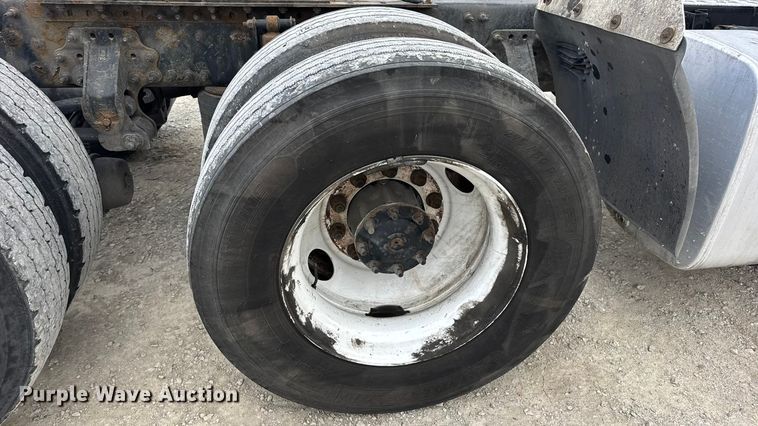 image for item EN0903 2014 Volvo Truck VNL semi truck