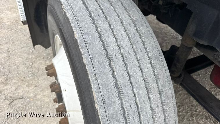 image for item EN0903 2014 Volvo Truck VNL semi truck