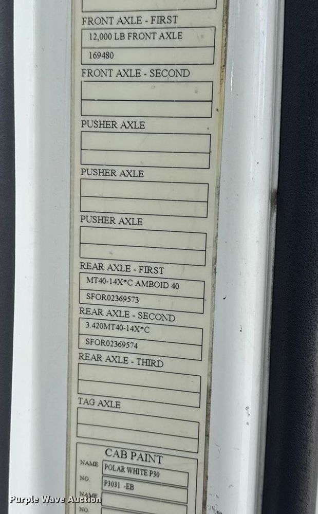 image for item EN0903 2014 Volvo Truck VNL semi truck