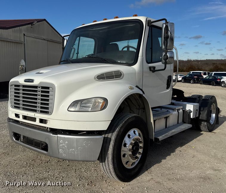 image for item EN0904 2015 Freightliner M2 semi truck