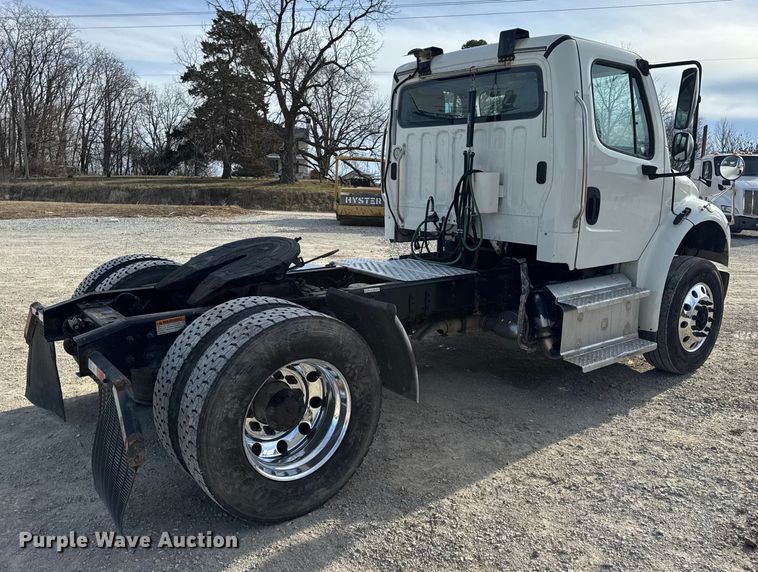 image for item EN0904 2015 Freightliner M2 semi truck