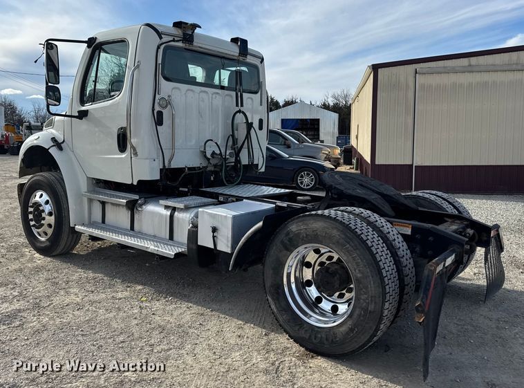 image for item EN0904 2015 Freightliner M2 semi truck