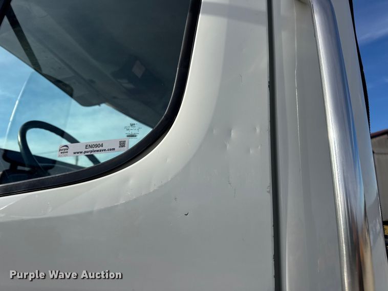 image for item EN0904 2015 Freightliner M2 semi truck