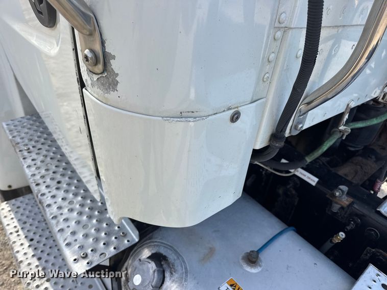 image for item EN0904 2015 Freightliner M2 semi truck