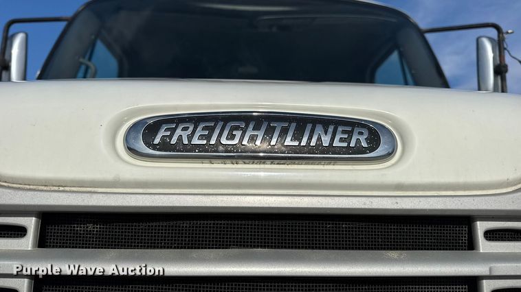 image for item EN0904 2015 Freightliner M2 semi truck
