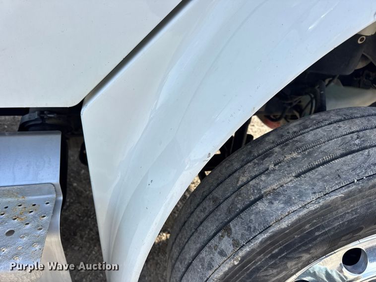 image for item EN0904 2015 Freightliner M2 semi truck