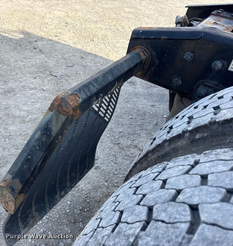 image for item EN0904 2015 Freightliner M2 semi truck