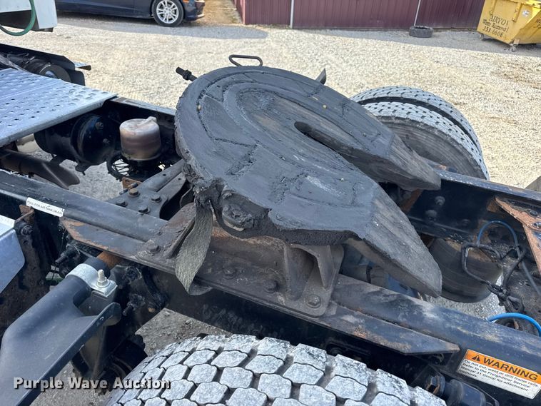 image for item EN0904 2015 Freightliner M2 semi truck