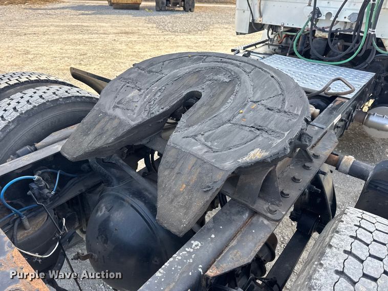 image for item EN0904 2015 Freightliner M2 semi truck