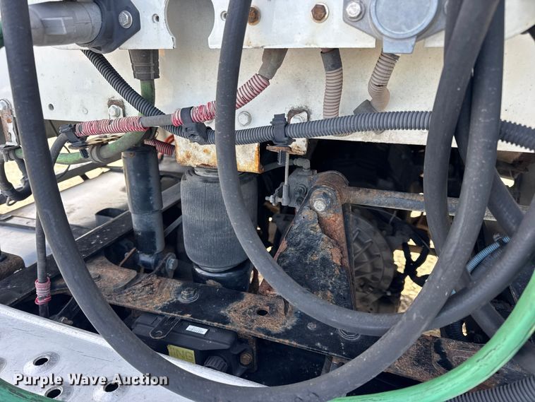 image for item EN0904 2015 Freightliner M2 semi truck