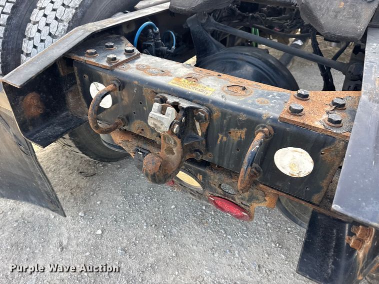 image for item EN0904 2015 Freightliner M2 semi truck