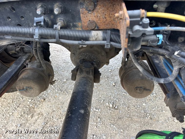 image for item EN0904 2015 Freightliner M2 semi truck