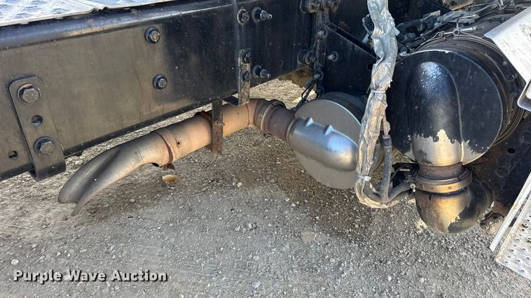 image for item EN0904 2015 Freightliner M2 semi truck