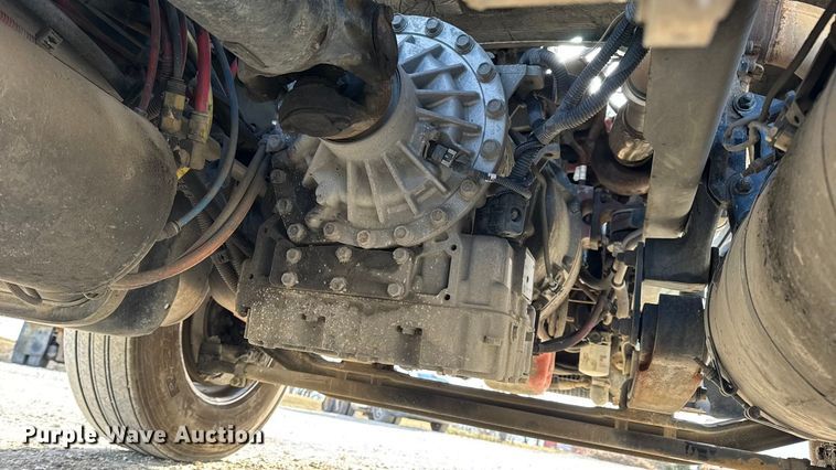 image for item EN0904 2015 Freightliner M2 semi truck