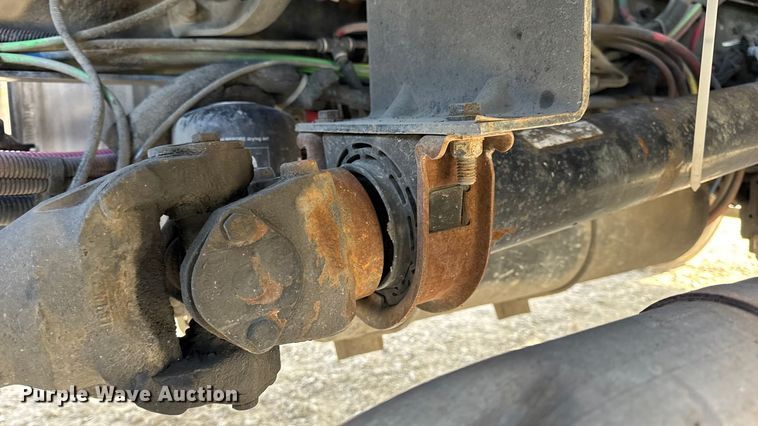 image for item EN0904 2015 Freightliner M2 semi truck