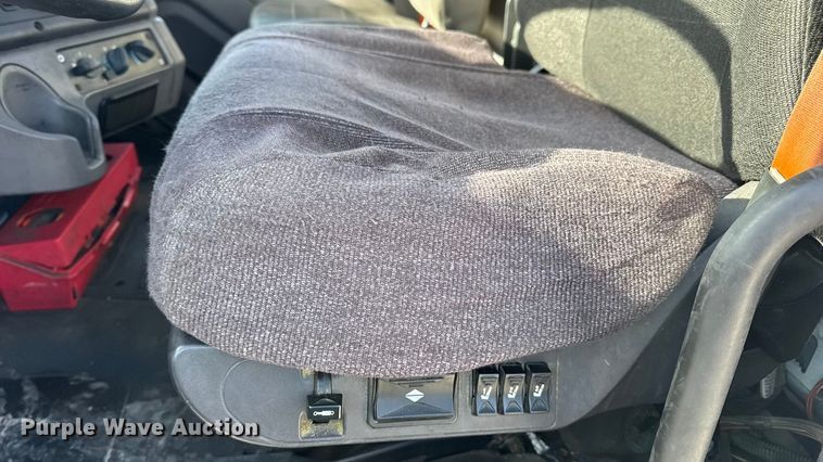 image for item EN0904 2015 Freightliner M2 semi truck