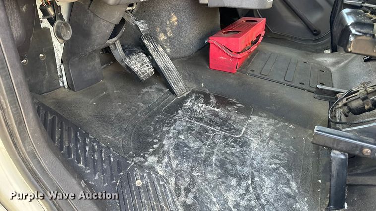 image for item EN0904 2015 Freightliner M2 semi truck