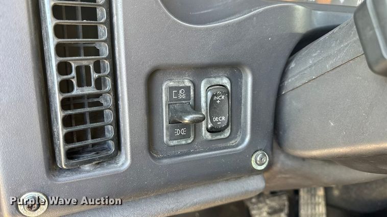 image for item EN0904 2015 Freightliner M2 semi truck