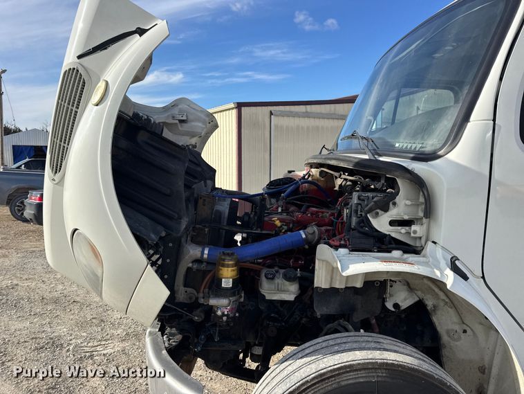 image for item EN0904 2015 Freightliner M2 semi truck