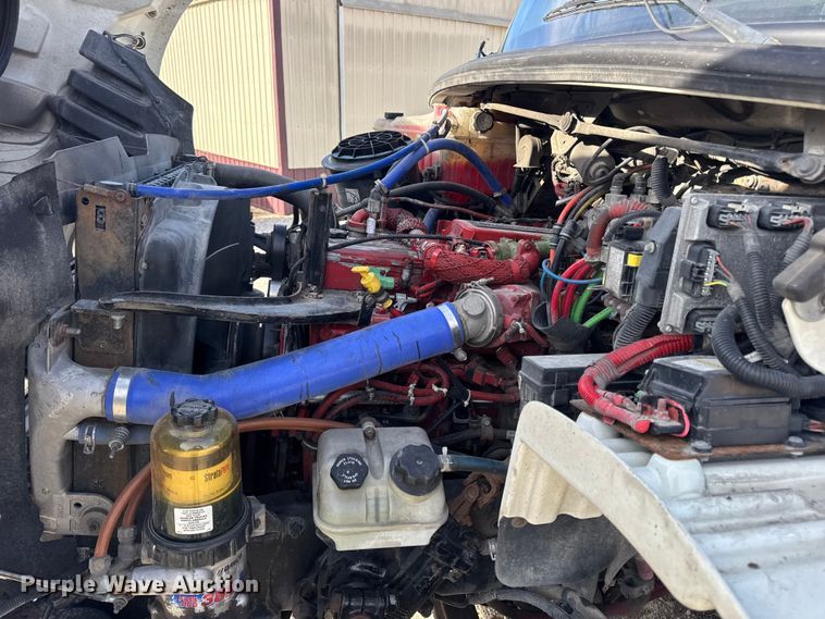 image for item EN0904 2015 Freightliner M2 semi truck