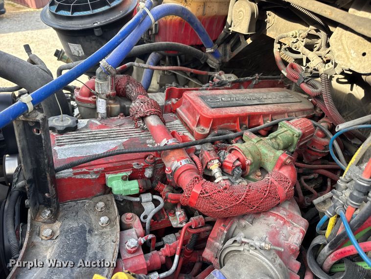 image for item EN0904 2015 Freightliner M2 semi truck