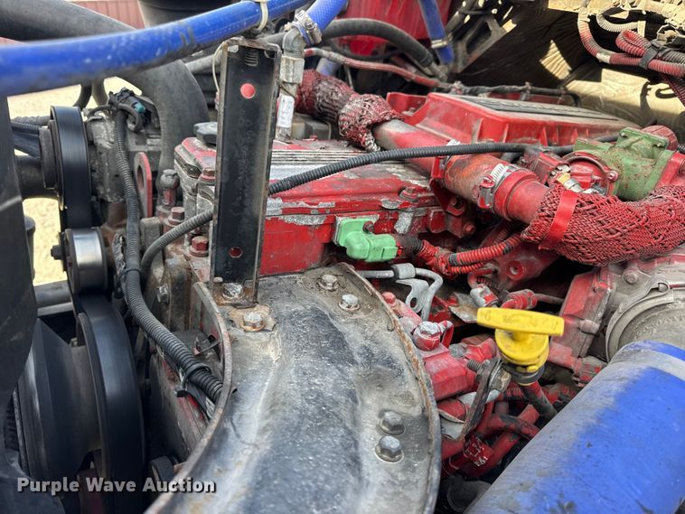 image for item EN0904 2015 Freightliner M2 semi truck