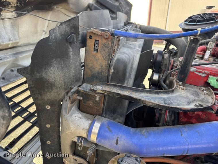 image for item EN0904 2015 Freightliner M2 semi truck