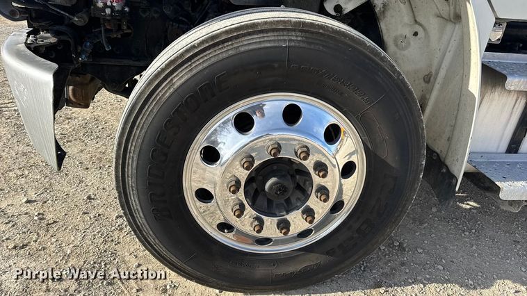 image for item EN0904 2015 Freightliner M2 semi truck