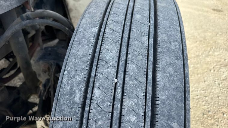 image for item EN0904 2015 Freightliner M2 semi truck