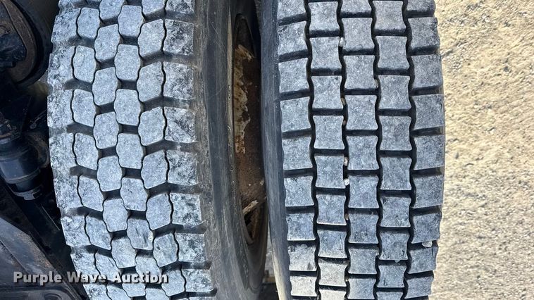 image for item EN0904 2015 Freightliner M2 semi truck