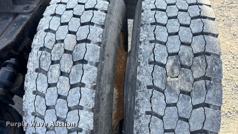 image for item EN0904 2015 Freightliner M2 semi truck