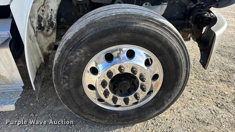 image for item EN0904 2015 Freightliner M2 semi truck