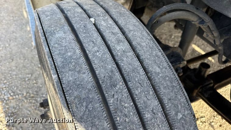 image for item EN0904 2015 Freightliner M2 semi truck