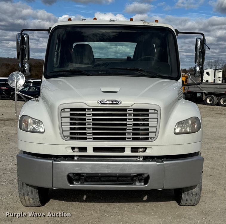 image for item EN0906 2015 Freightliner M2 semi truck
