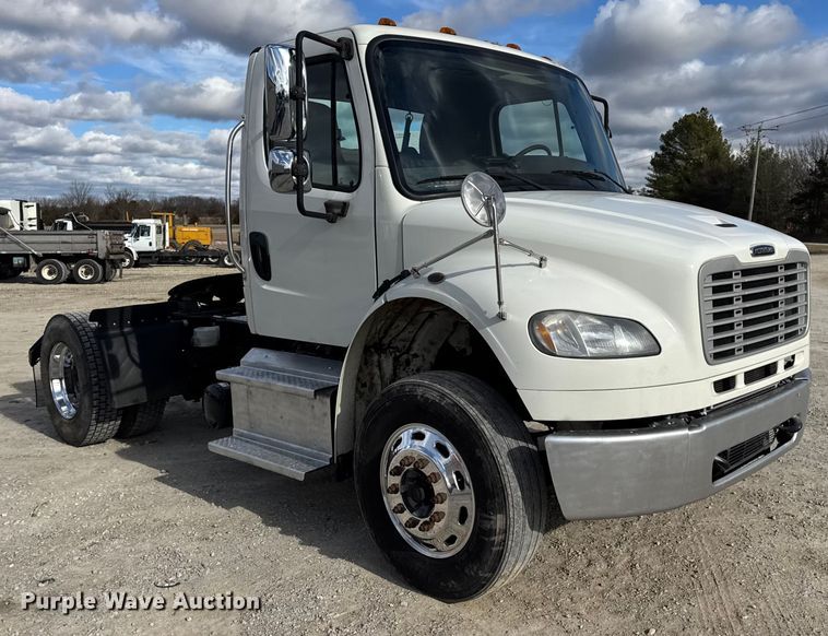 image for item EN0906 2015 Freightliner M2 semi truck
