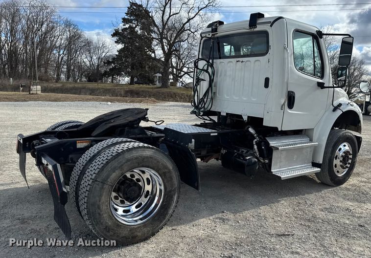 image for item EN0906 2015 Freightliner M2 semi truck