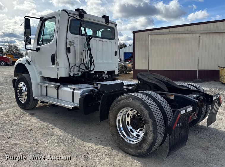 image for item EN0906 2015 Freightliner M2 semi truck