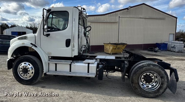 image for item EN0906 2015 Freightliner M2 semi truck