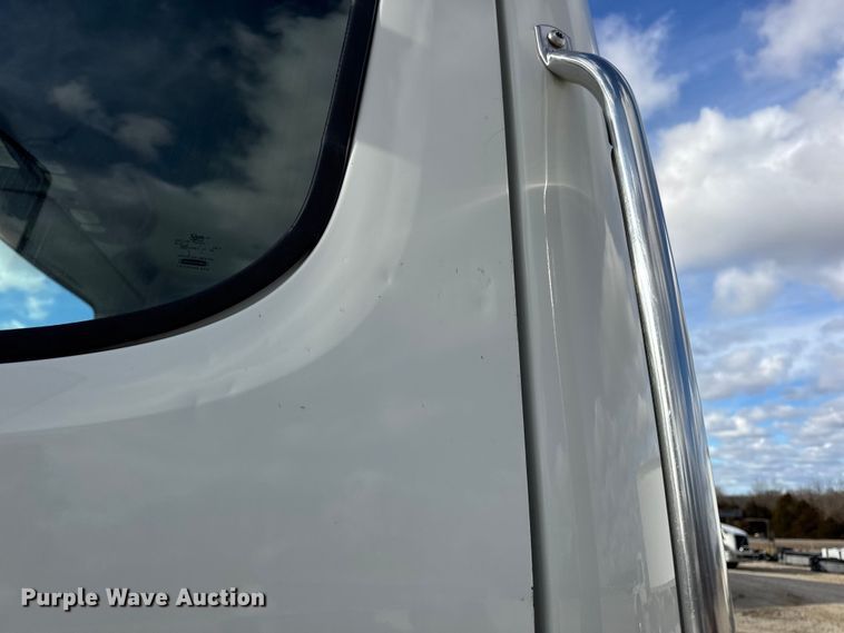 image for item EN0906 2015 Freightliner M2 semi truck