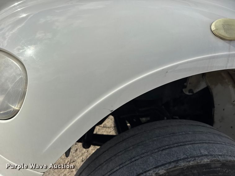 image for item EN0906 2015 Freightliner M2 semi truck