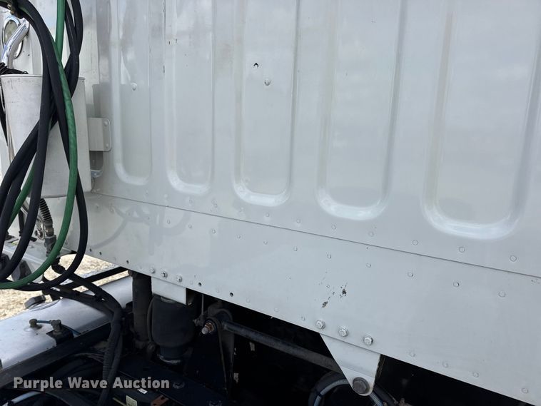 image for item EN0906 2015 Freightliner M2 semi truck