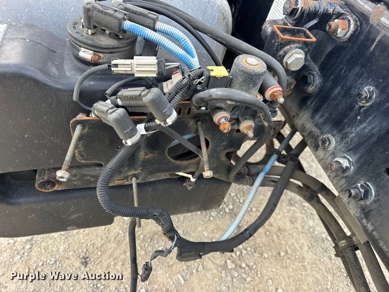 image for item EN0906 2015 Freightliner M2 semi truck