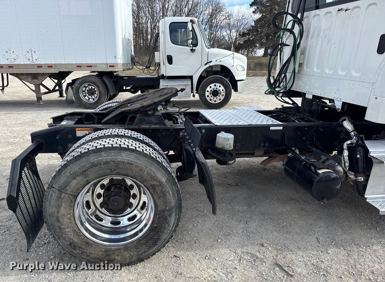 image for item EN0906 2015 Freightliner M2 semi truck