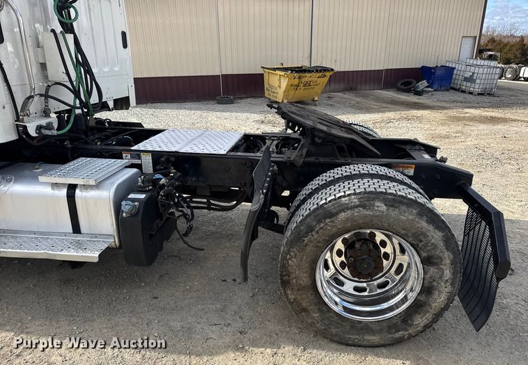 image for item EN0906 2015 Freightliner M2 semi truck