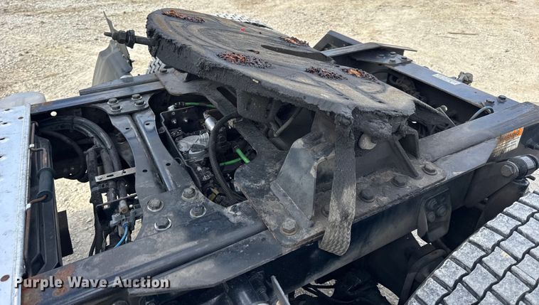 image for item EN0906 2015 Freightliner M2 semi truck